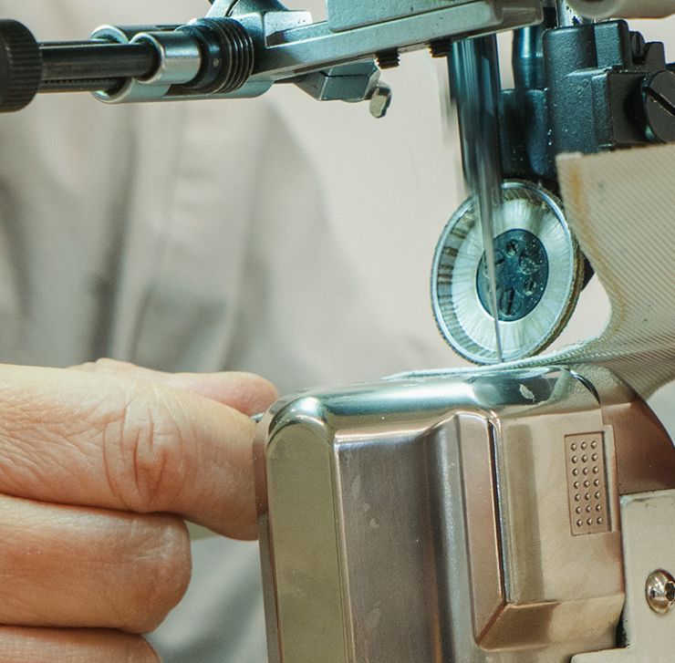 4. Taglio, orlatura e realizzazione della tomaia