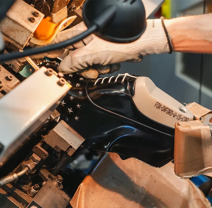 5. Montaggio e assemblaggio della calzatura